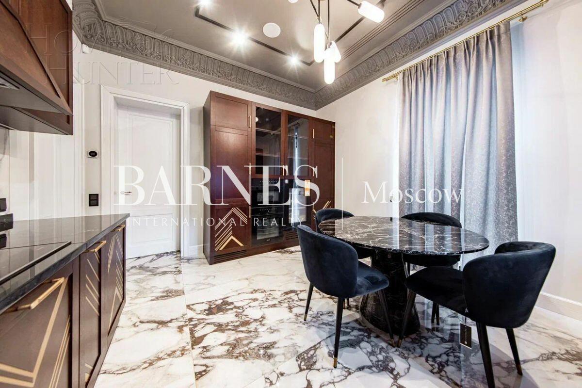 2-этажный коттедж 702 м² с отделкой