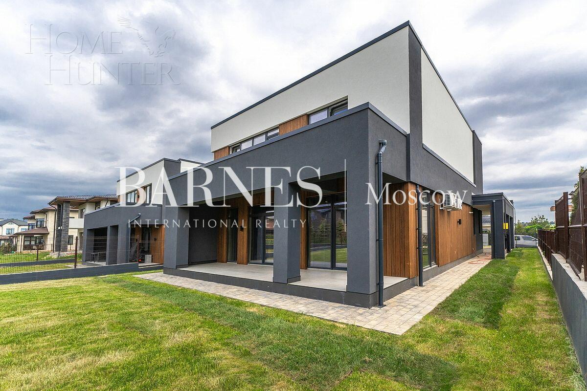 2-этажный коттедж 300 м² с отделкой