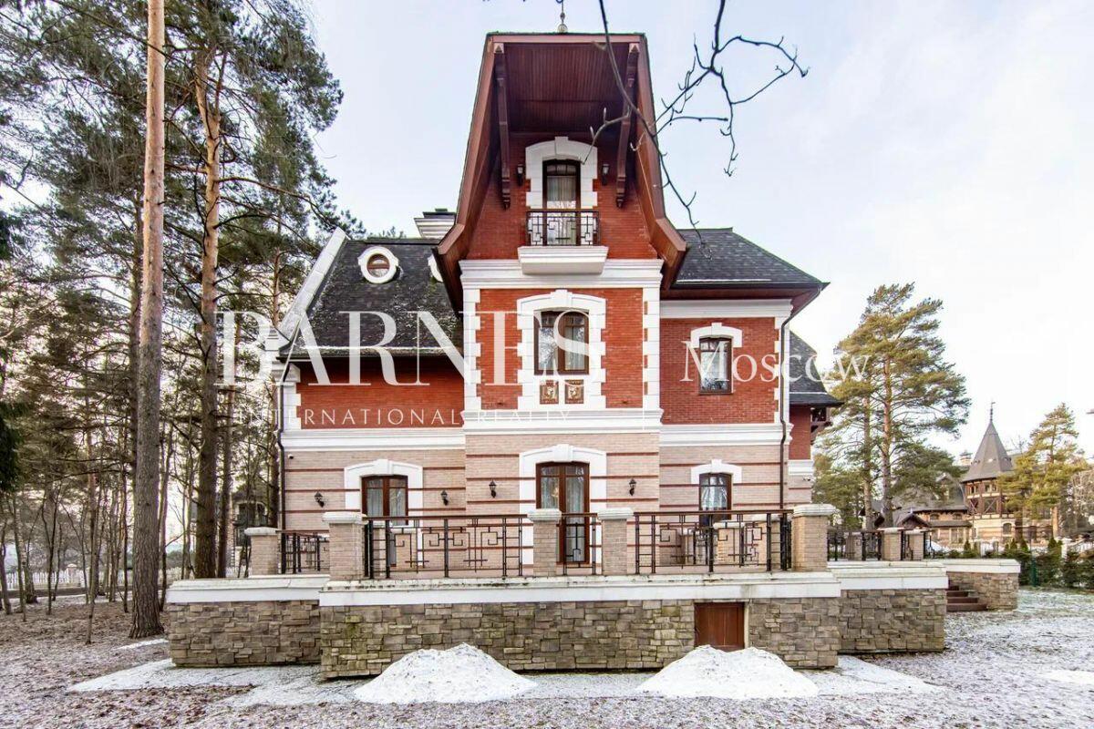 2-этажный коттедж 702 м² с отделкой