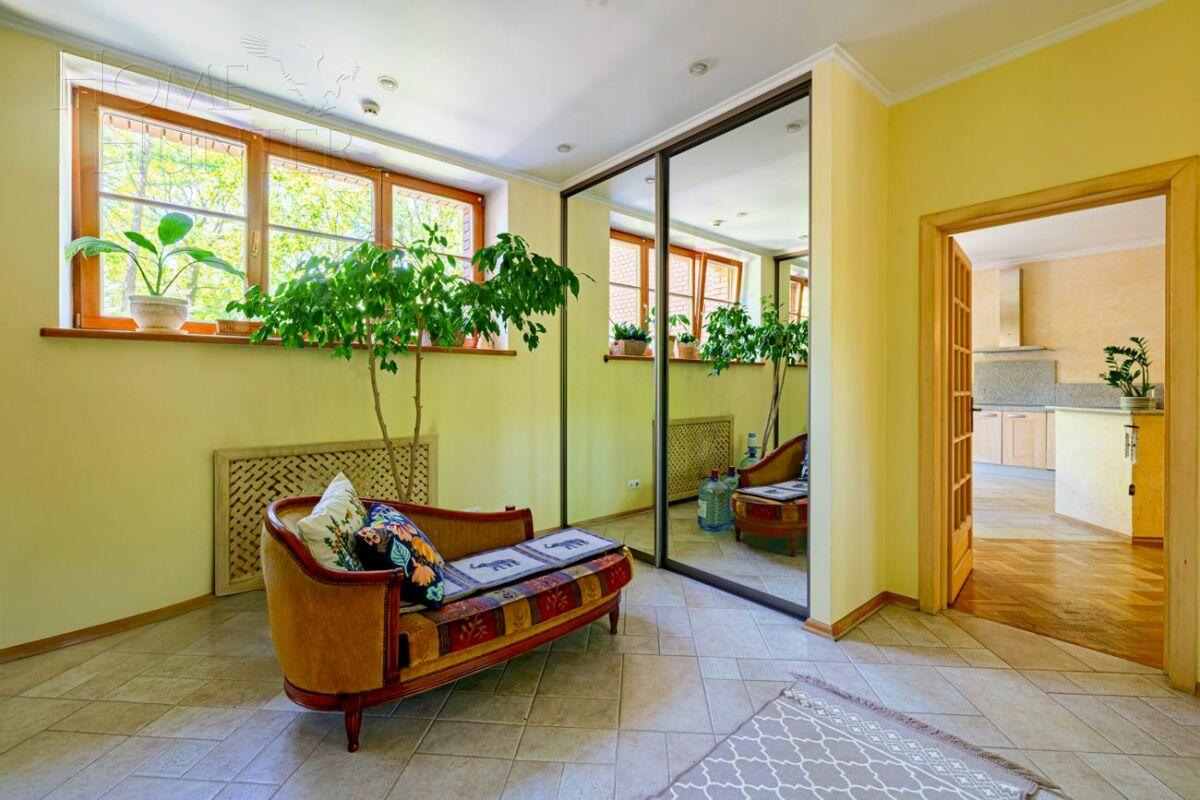 5-КОМН. КВАРТИРА С ОТДЕЛКОЙ 220.3 М² НА 2 ЭТАЖЕ