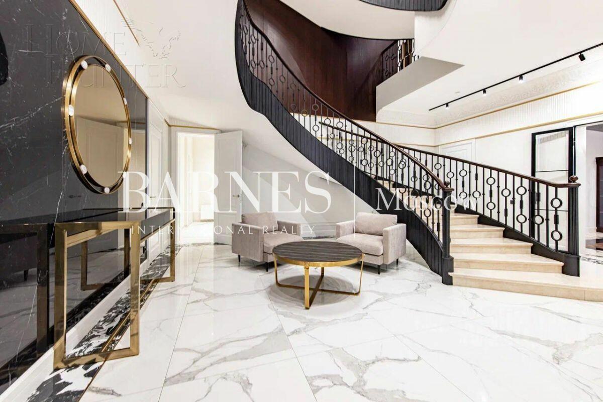 2-этажный коттедж 702 м² с отделкой