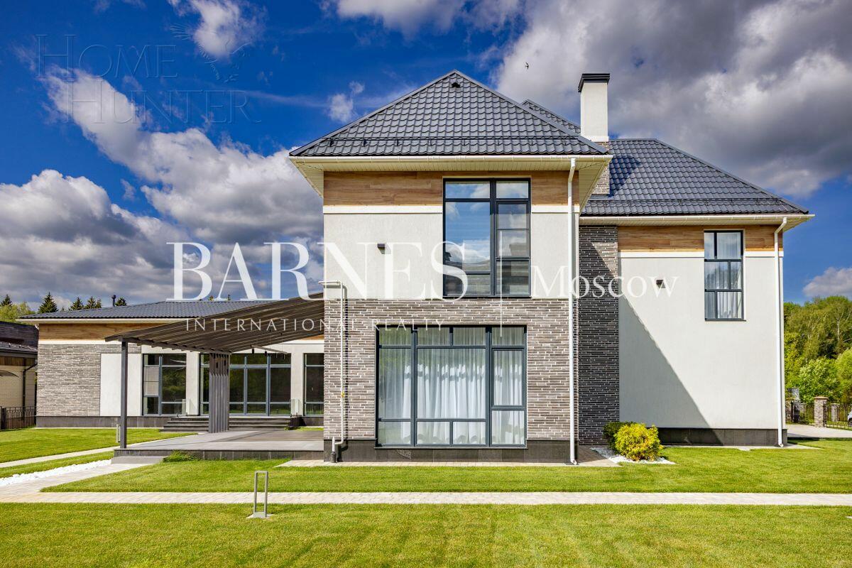 2-этажный коттедж 600 м² с отделкой