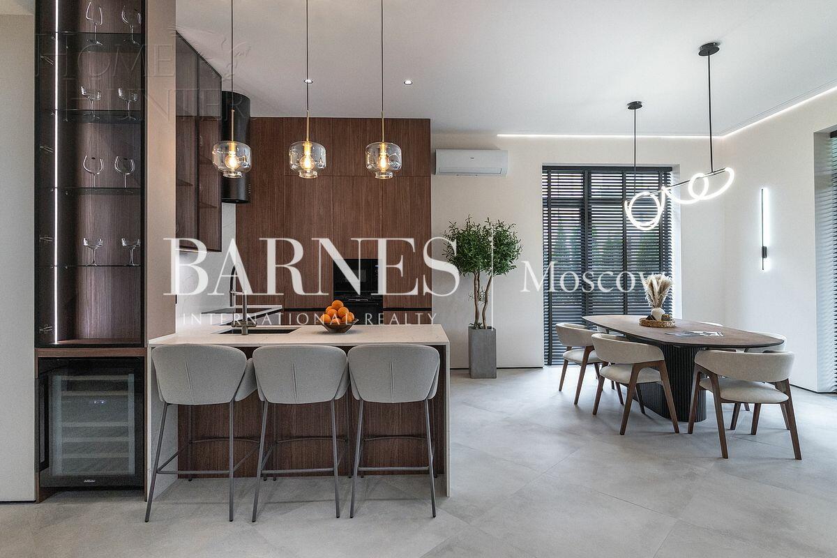 2-этажный коттедж 300 м² с отделкой