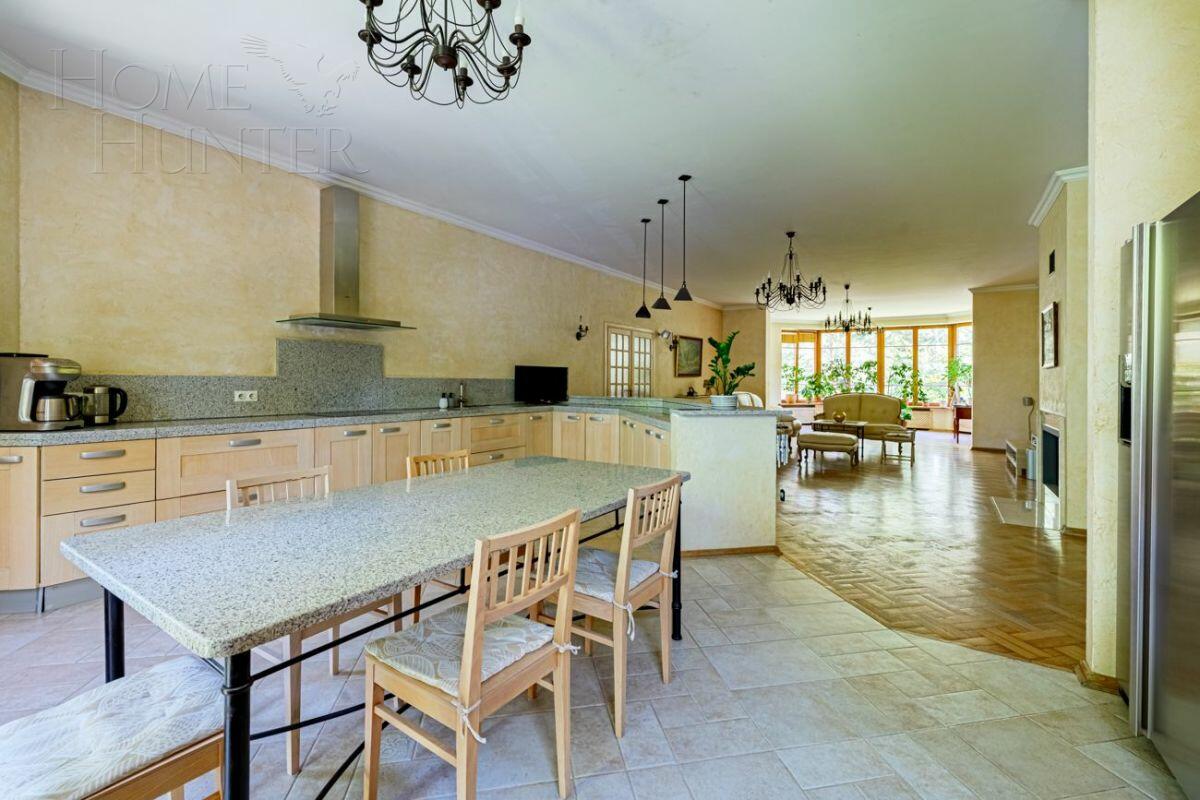 5-КОМН. КВАРТИРА С ОТДЕЛКОЙ 220.3 М² НА 2 ЭТАЖЕ