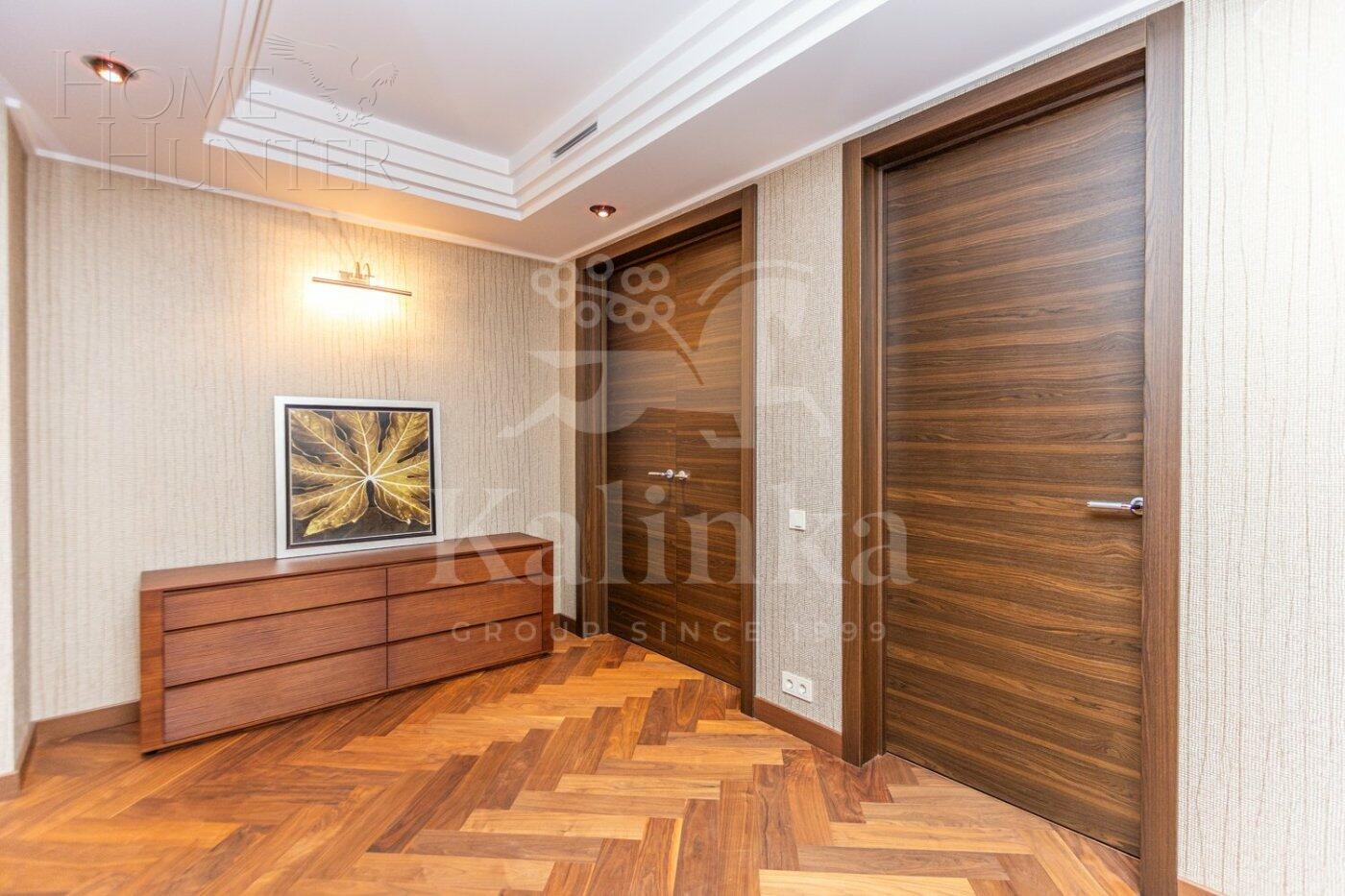 4-КОМН. КВАРТИРА С ОТДЕЛКОЙ 244 М² НА 4 ЭТАЖЕ