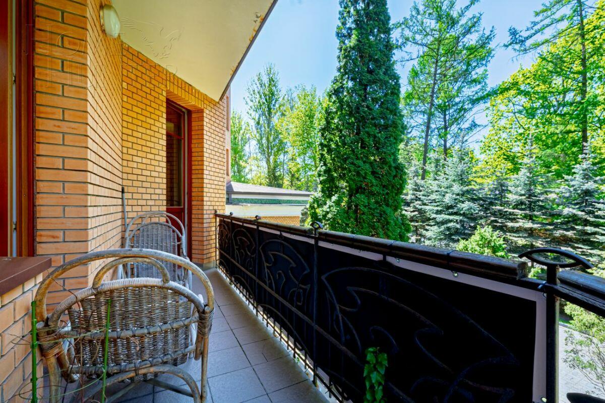 5-КОМН. КВАРТИРА С ОТДЕЛКОЙ 220.3 М² НА 2 ЭТАЖЕ