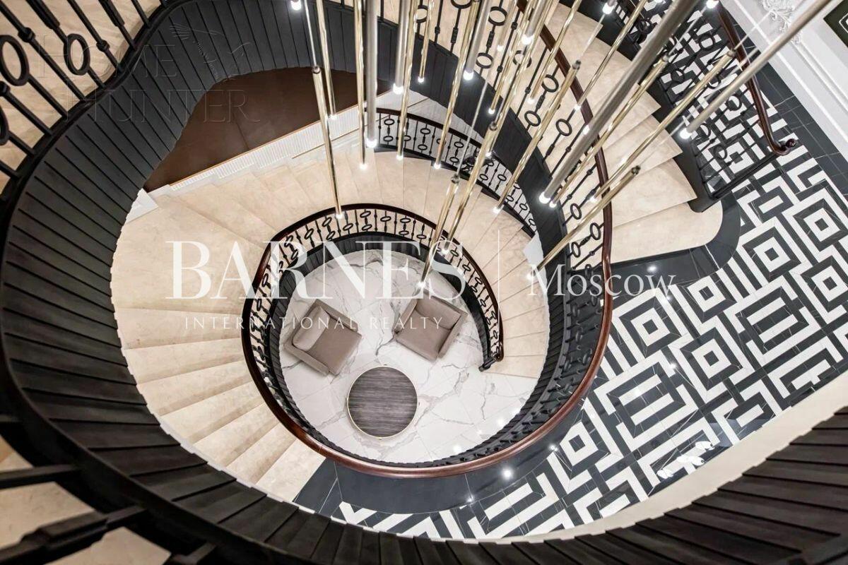 2-этажный коттедж 702 м² с отделкой