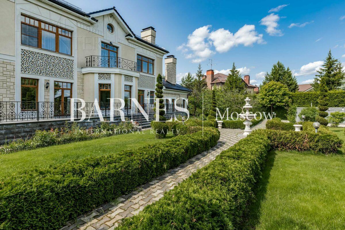 2-этажный коттедж 700 м² с отделкой