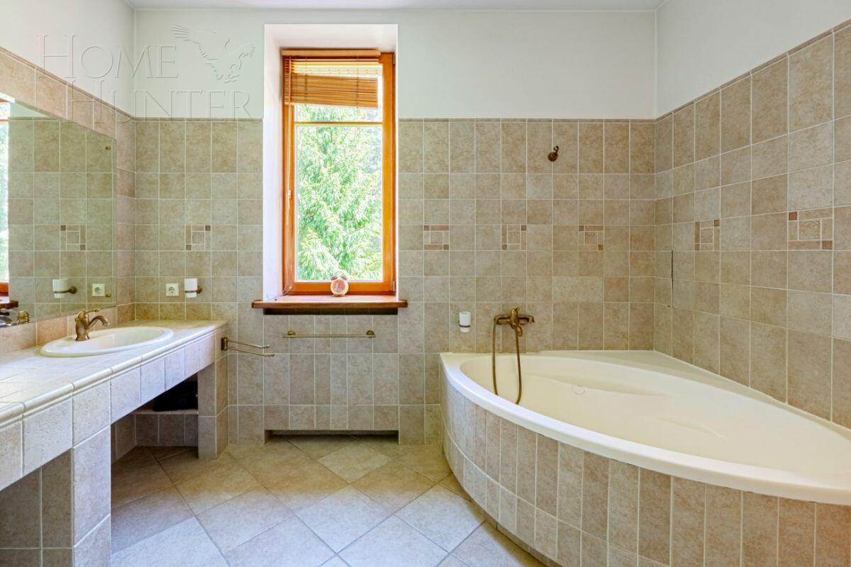 5-КОМН. КВАРТИРА С ОТДЕЛКОЙ 220.3 М² НА 2 ЭТАЖЕ