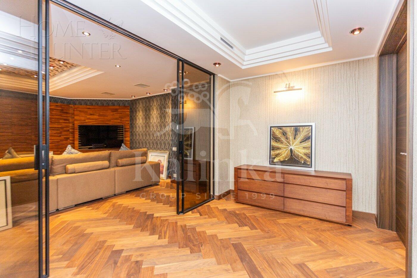 4-КОМН. КВАРТИРА С ОТДЕЛКОЙ 244 М² НА 4 ЭТАЖЕ