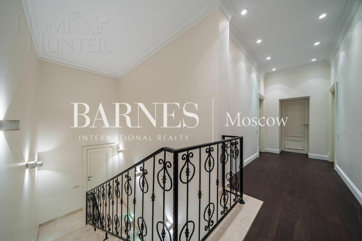 2-этажный коттедж 371 м² с отделкой