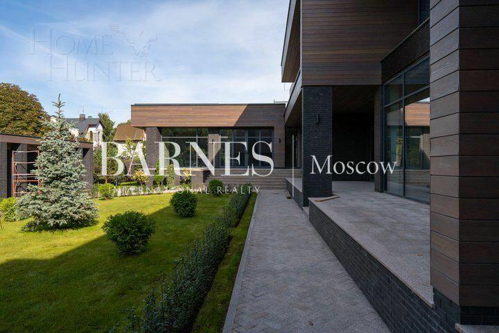 2-этажный коттедж 1 300 м² без отделки