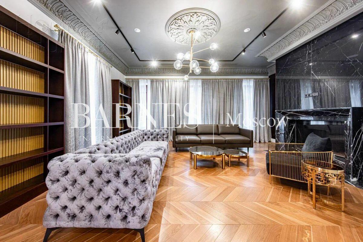 2-этажный коттедж 702 м² с отделкой