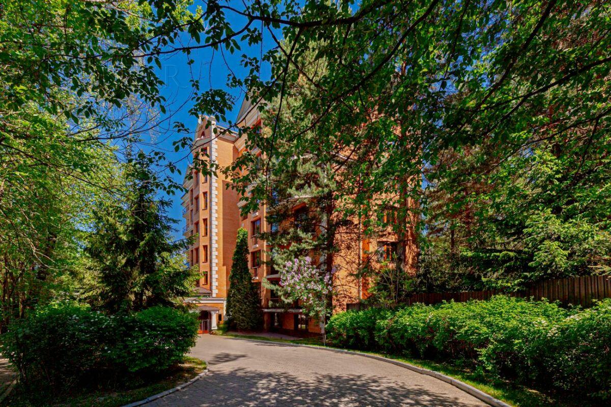 5-КОМН. КВАРТИРА С ОТДЕЛКОЙ 220.3 М² НА 2 ЭТАЖЕ