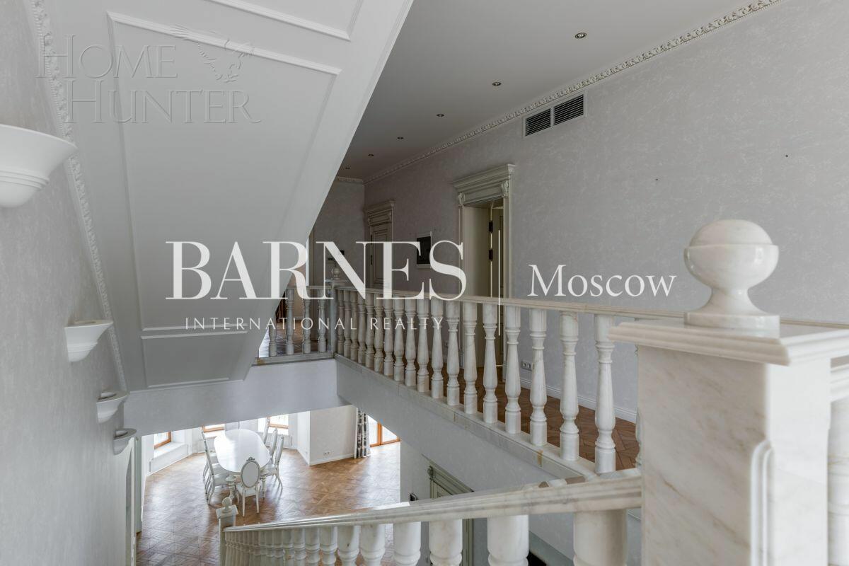 2-этажный коттедж 700 м² с отделкой