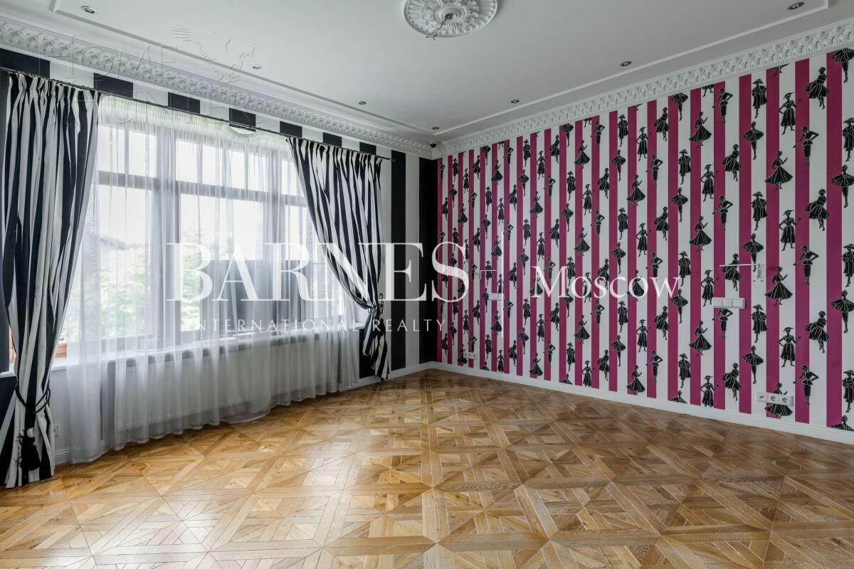 2-этажный коттедж 700 м² с отделкой