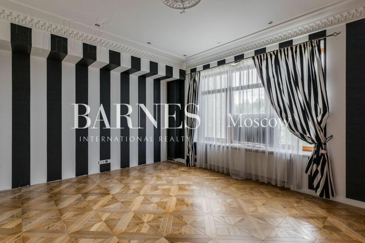 2-этажный коттедж 700 м² с отделкой