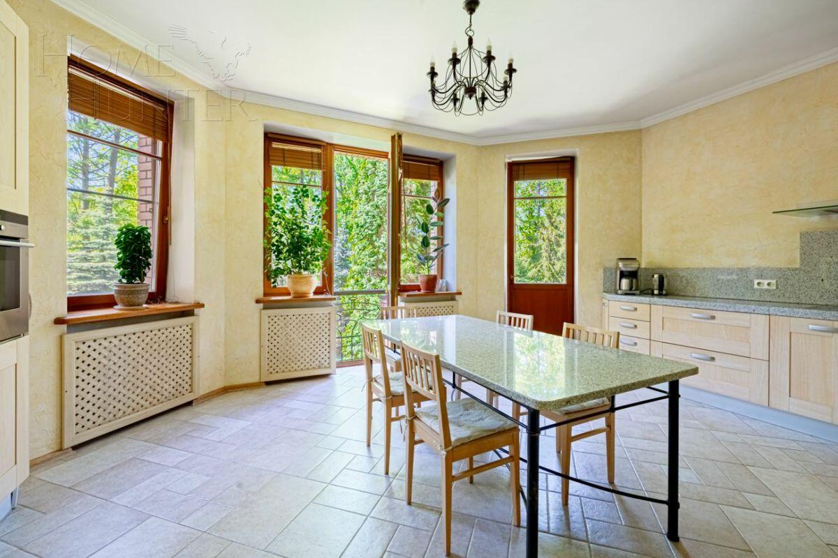 5-КОМН. КВАРТИРА С ОТДЕЛКОЙ 220.3 М² НА 2 ЭТАЖЕ