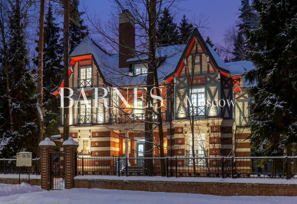 2-этажный коттедж 687 м² с отделкой