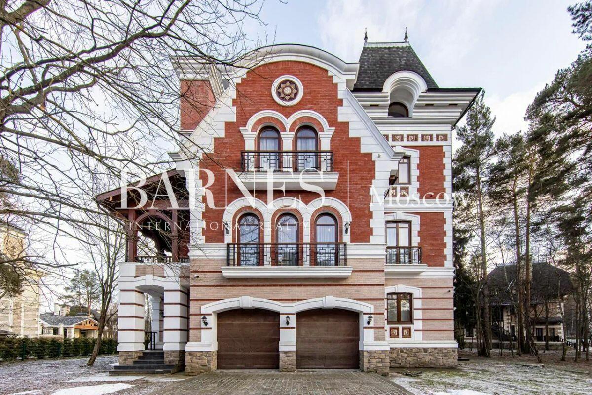 2-этажный коттедж 702 м² с отделкой