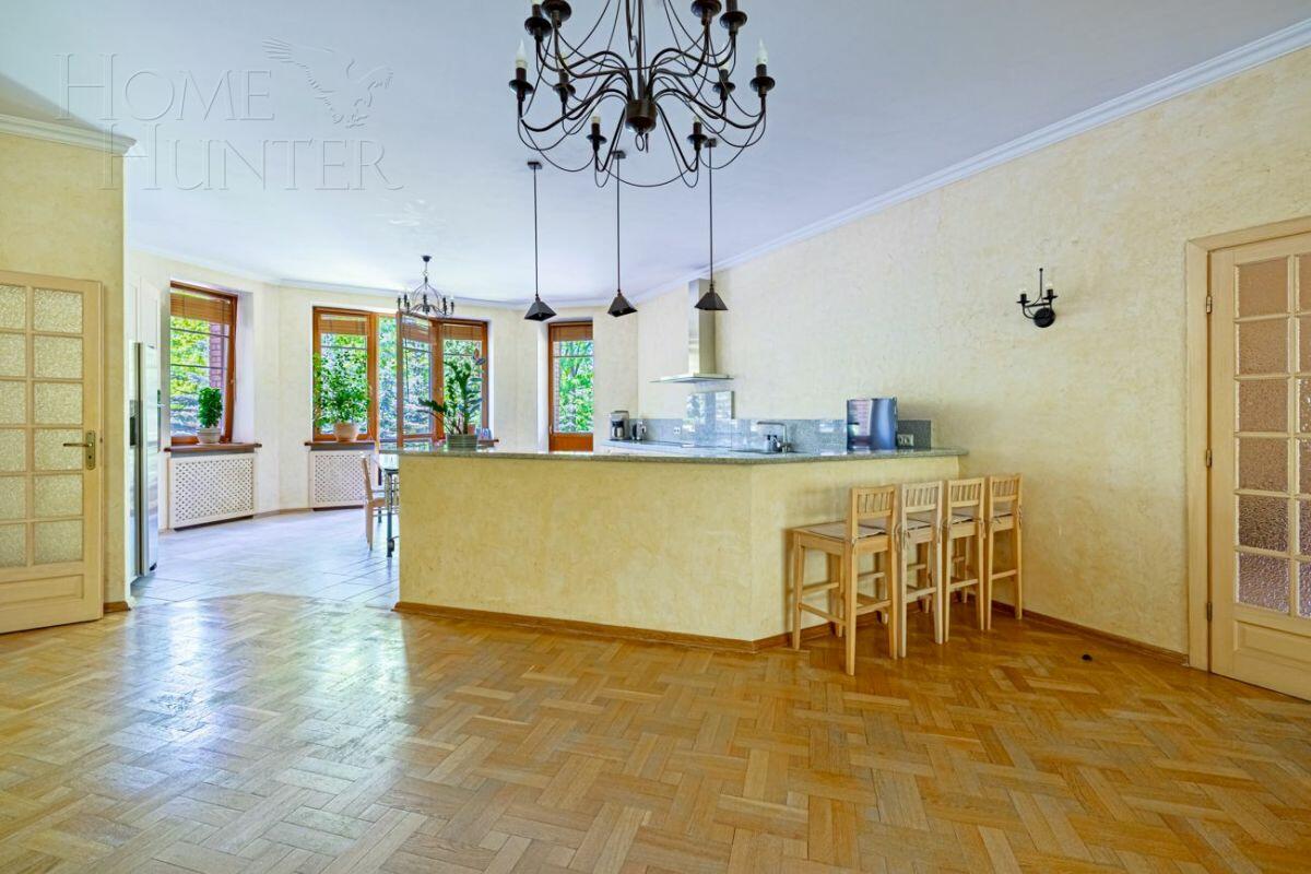 5-КОМН. КВАРТИРА С ОТДЕЛКОЙ 220.3 М² НА 2 ЭТАЖЕ