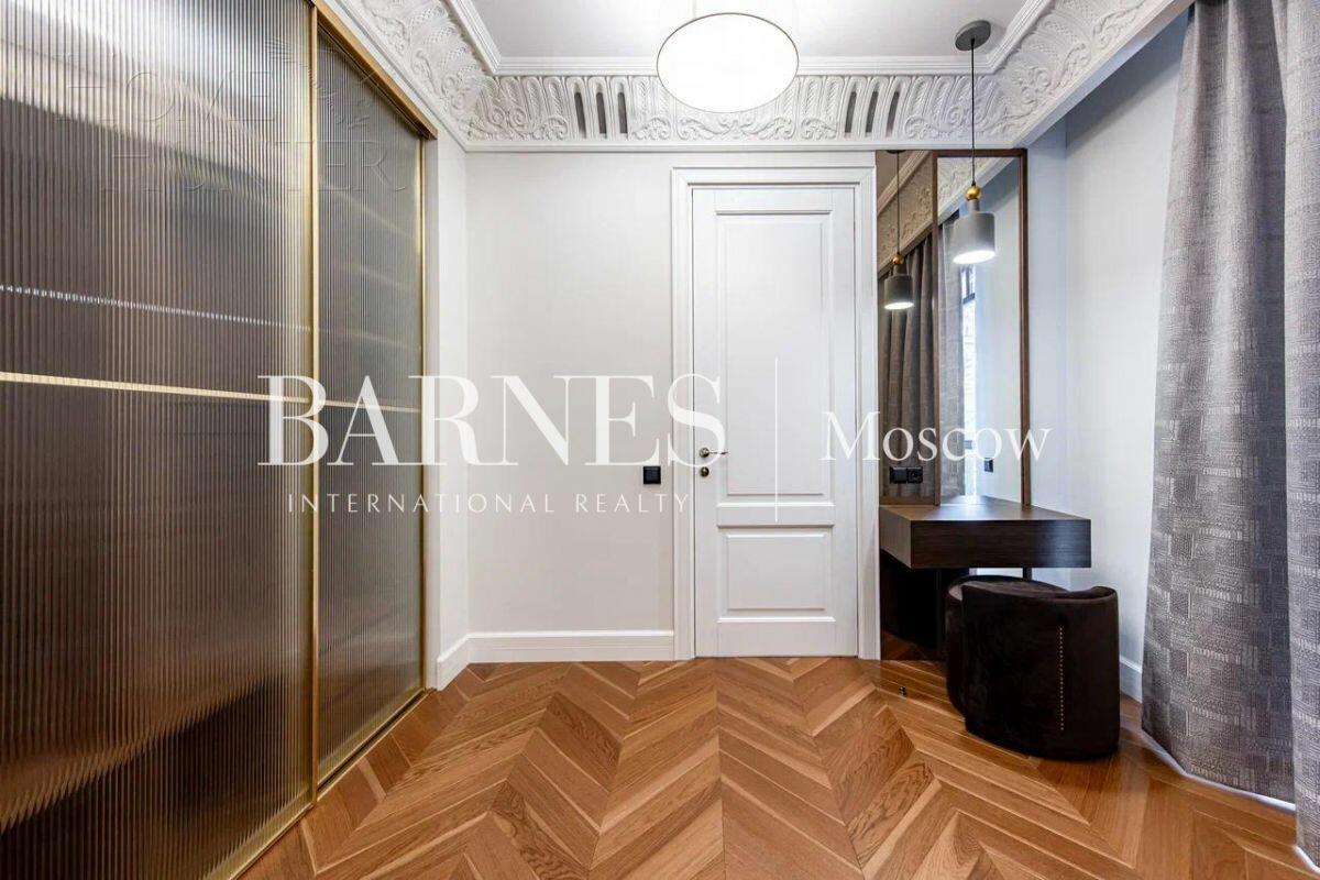 2-этажный коттедж 702 м² с отделкой