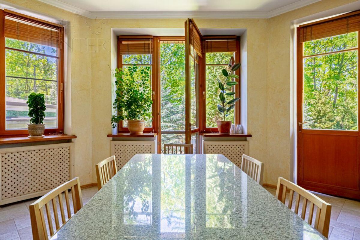 5-КОМН. КВАРТИРА С ОТДЕЛКОЙ 220.3 М² НА 2 ЭТАЖЕ