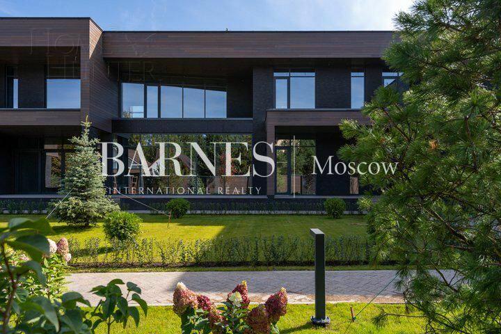 2-этажный коттедж 1 300 м² без отделки