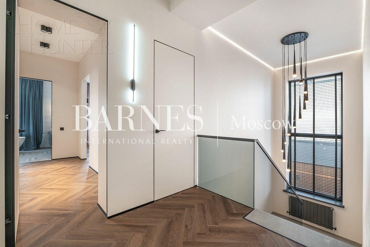 2-этажный коттедж 300 м² с отделкой