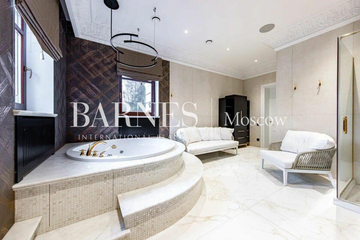 2-этажный коттедж 702 м² с отделкой