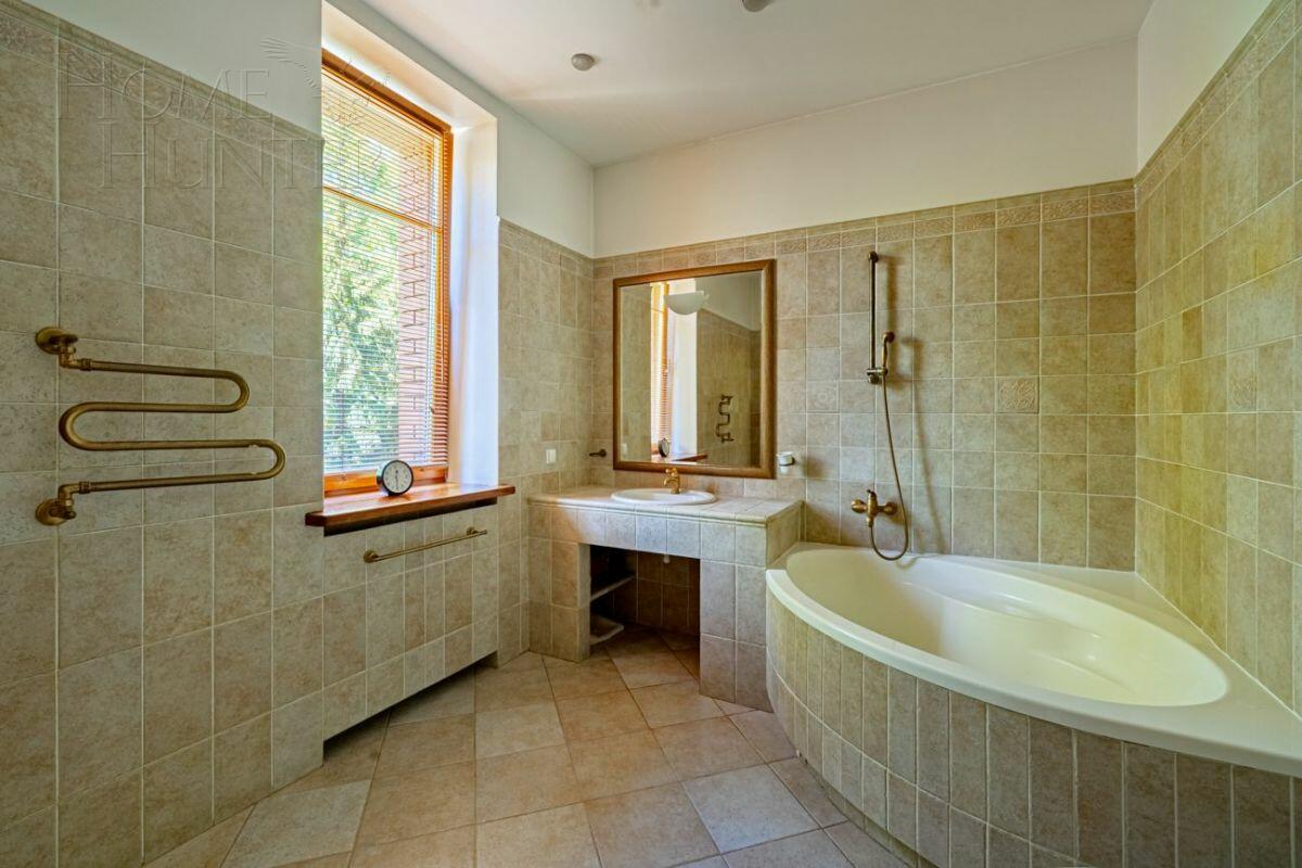 5-КОМН. КВАРТИРА С ОТДЕЛКОЙ 220.3 М² НА 2 ЭТАЖЕ