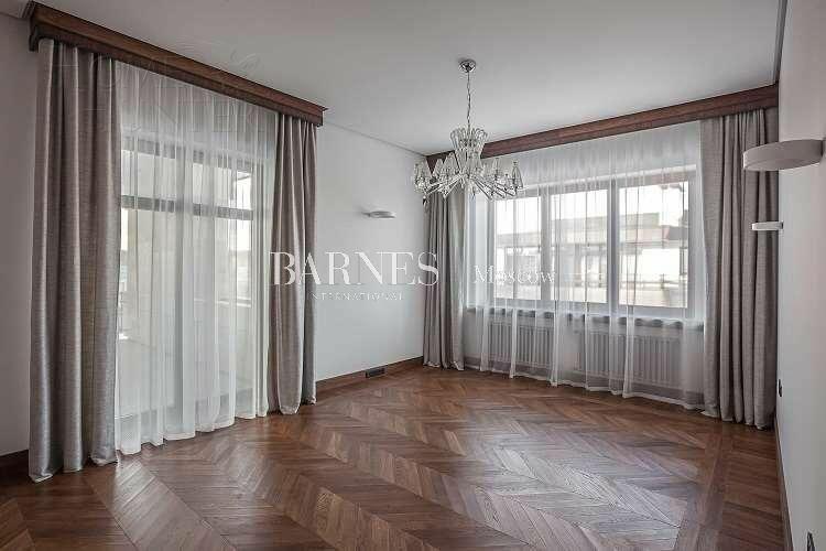 2-этажный коттедж 989.7 м² с отделкой