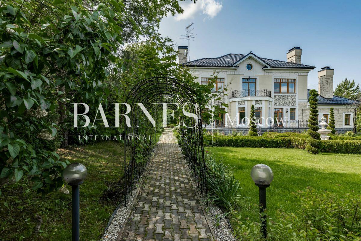 2-этажный коттедж 700 м² с отделкой