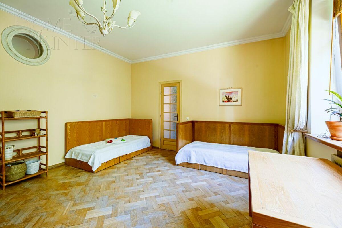 5-КОМН. КВАРТИРА С ОТДЕЛКОЙ 220.3 М² НА 2 ЭТАЖЕ