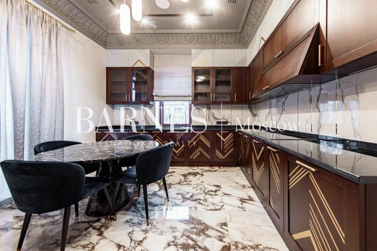 2-этажный коттедж 702 м² с отделкой