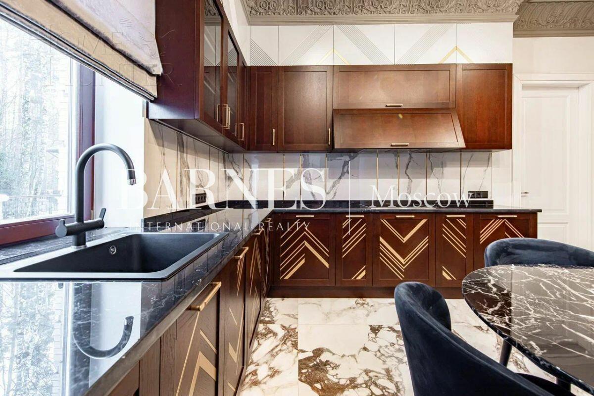 2-этажный коттедж 702 м² с отделкой