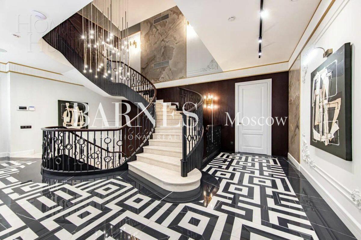 2-этажный коттедж 702 м² с отделкой