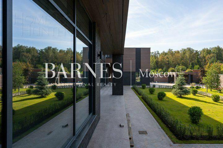 2-этажный коттедж 1 300 м² без отделки