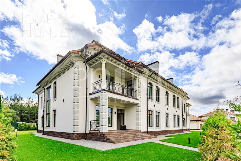 2-этажный коттедж 1 300 м² без отделки