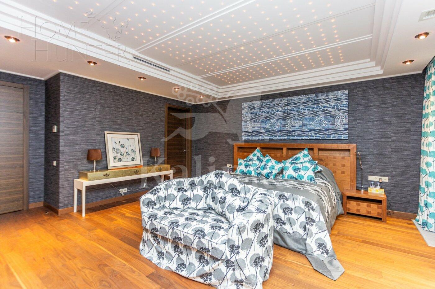 4-КОМН. КВАРТИРА С ОТДЕЛКОЙ 244 М² НА 4 ЭТАЖЕ