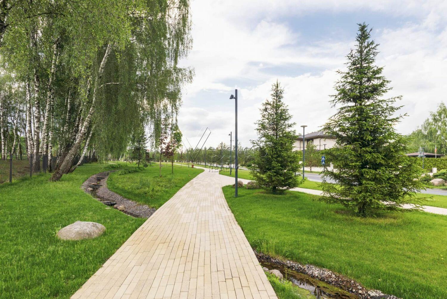 Участок 32.2 сот. в охраняемом поселке