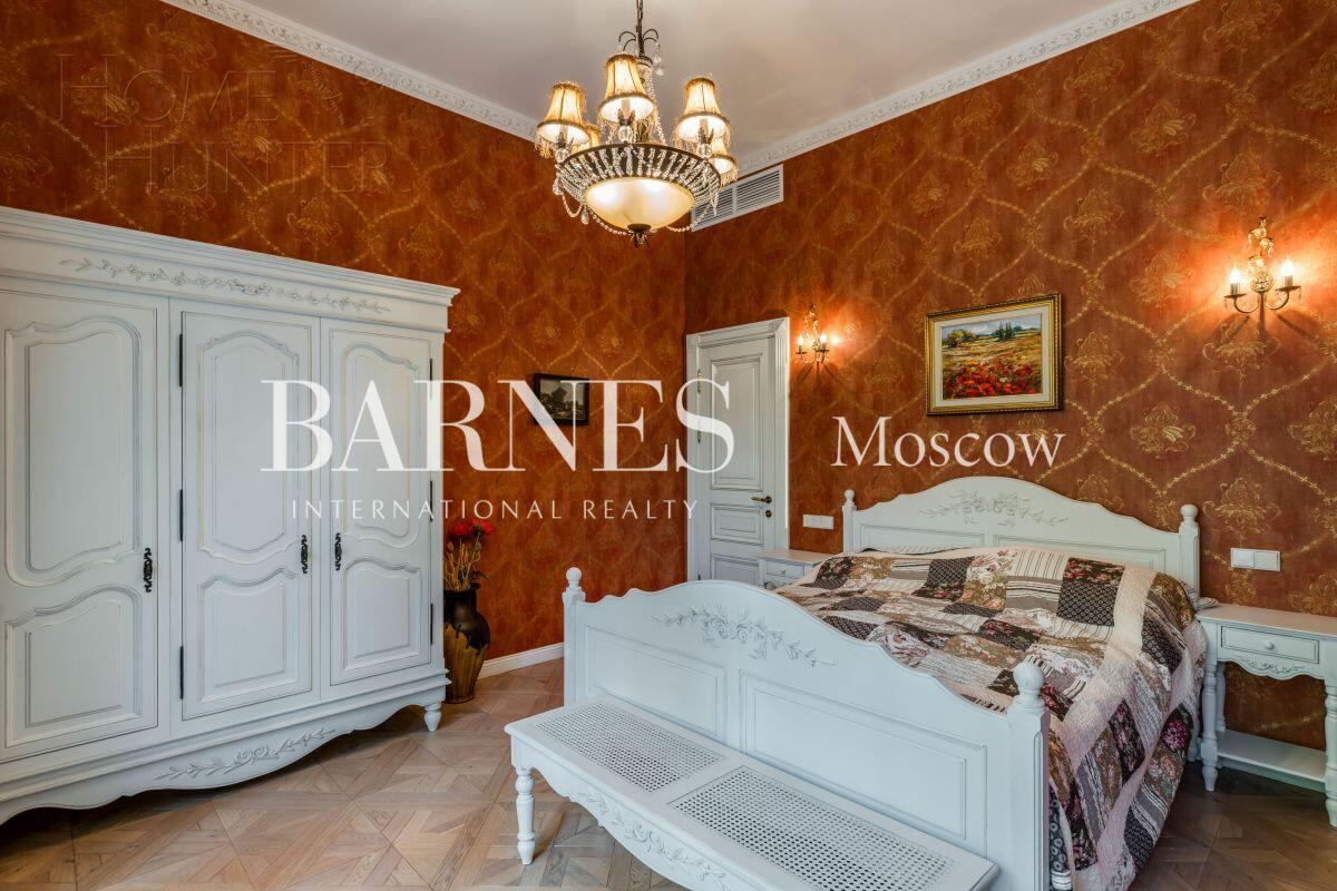 2-этажный коттедж 700 м² с отделкой