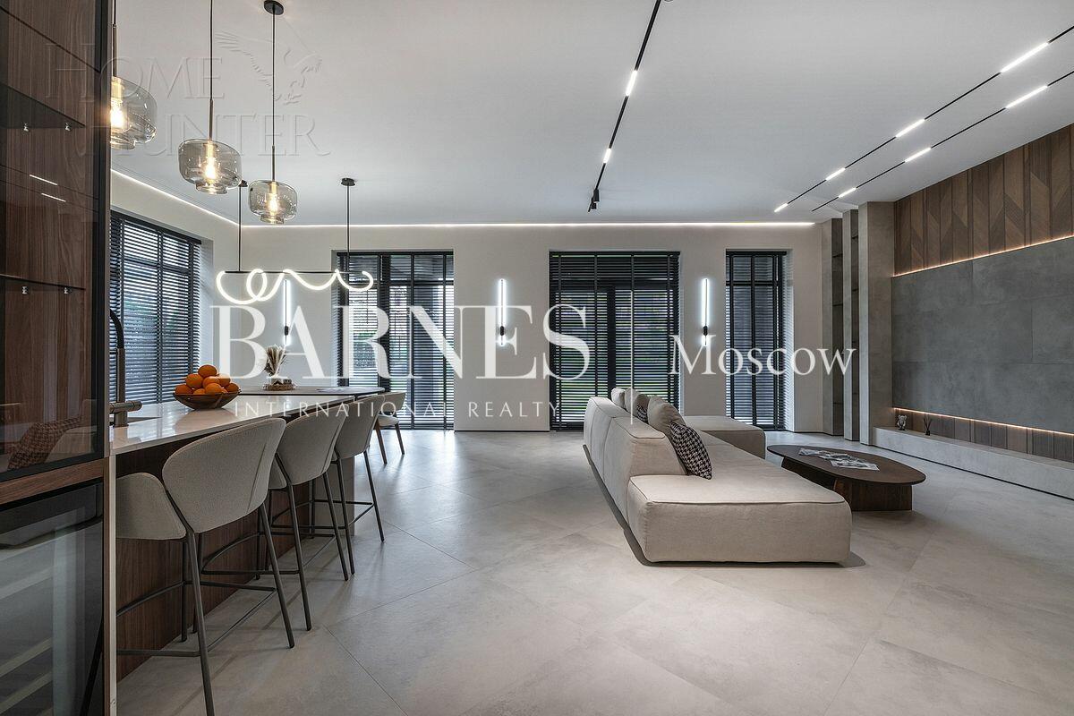 2-этажный коттедж 300 м² с отделкой