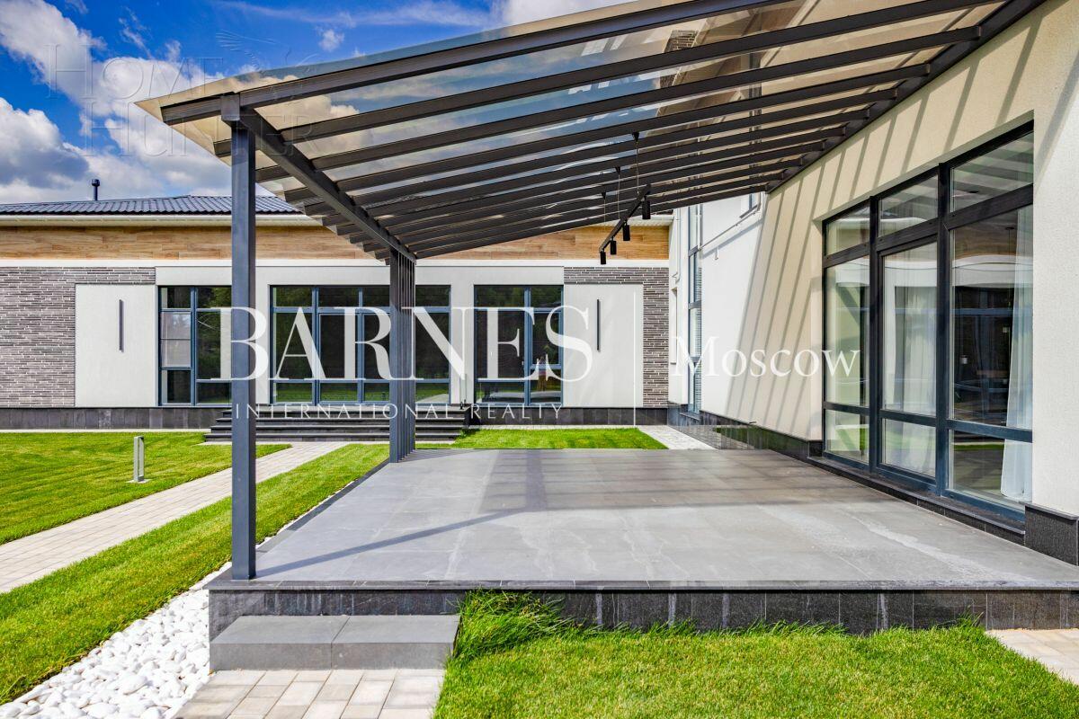 2-этажный коттедж 600 м² с отделкой