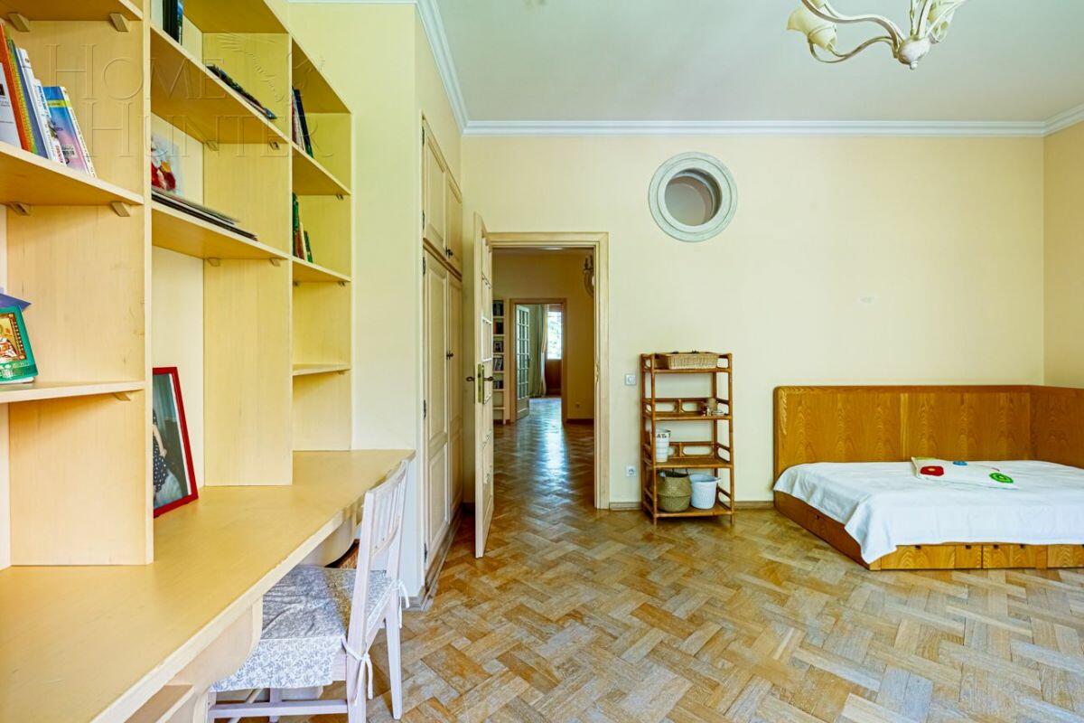 5-КОМН. КВАРТИРА С ОТДЕЛКОЙ 220.3 М² НА 2 ЭТАЖЕ