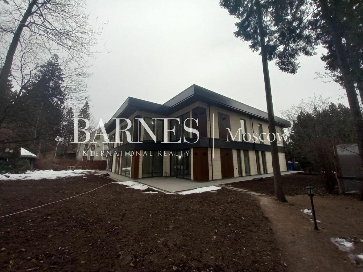 2-этажный коттедж 1 596 м² без отделки