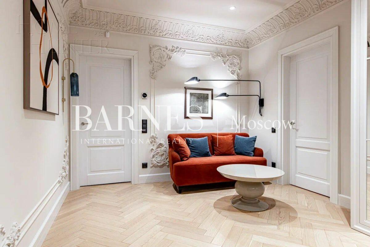 2-этажный коттедж 702 м² с отделкой