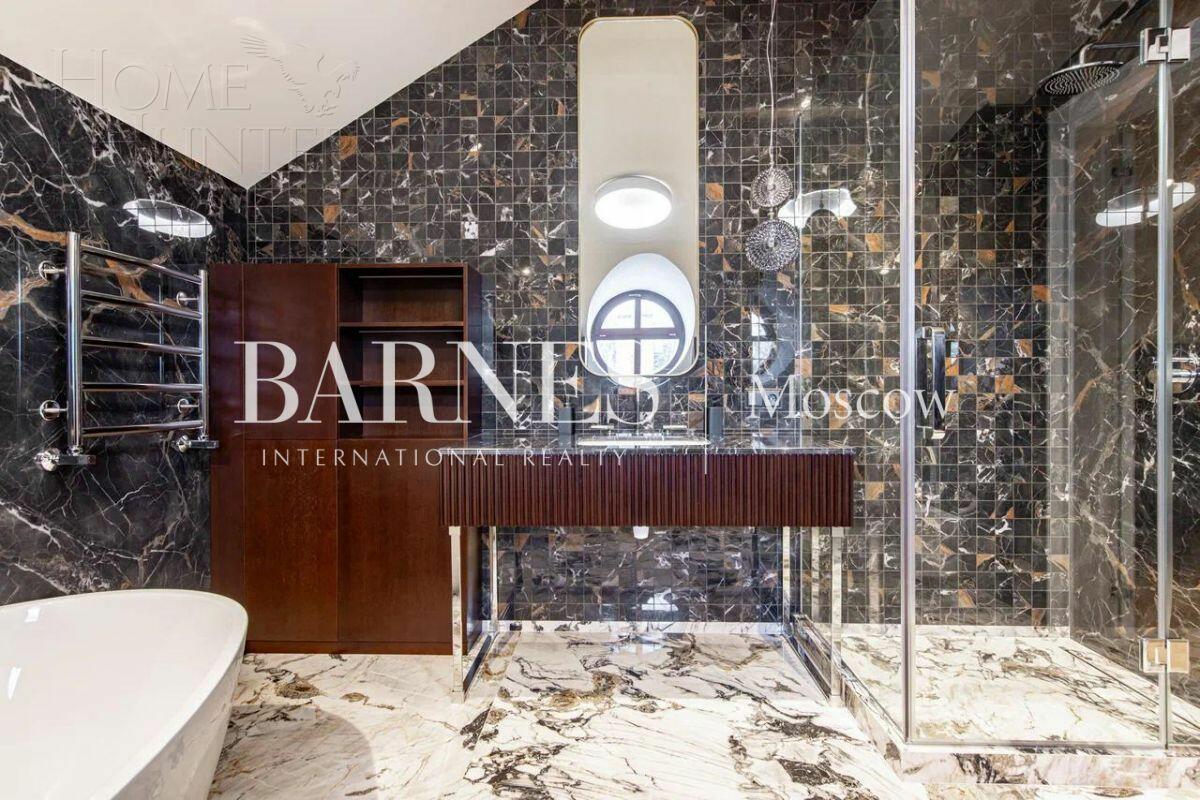 2-этажный коттедж 702 м² с отделкой