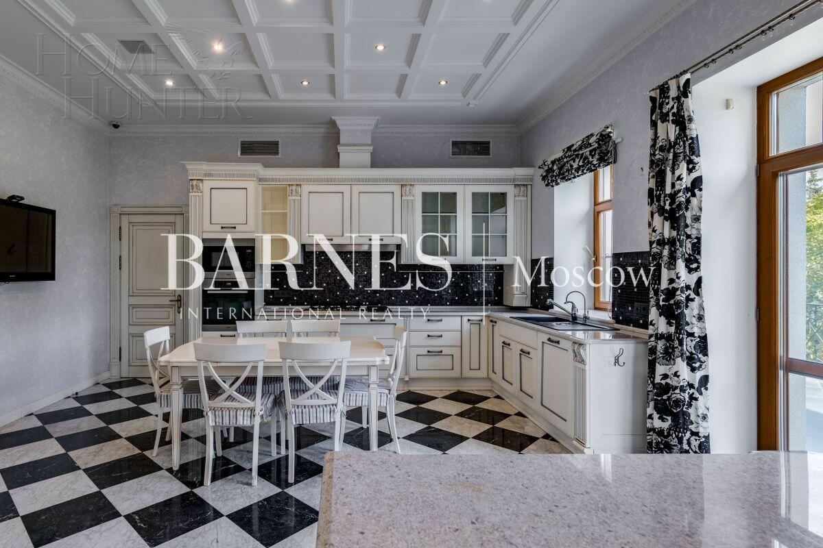 2-этажный коттедж 700 м² с отделкой