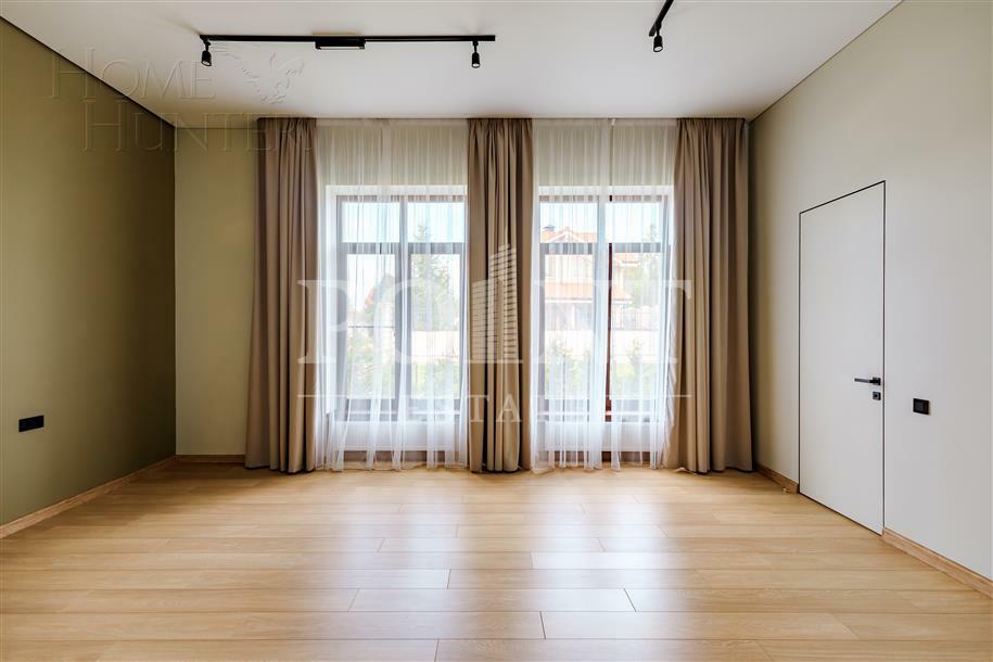 2-этажный коттедж 1 300 м² без отделки